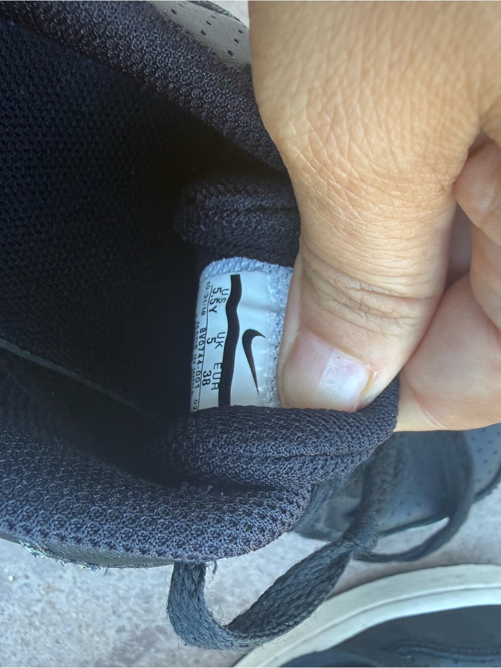 Nike Kids Black Low-Top Sneakers with White Sole - Picture 8 of 11